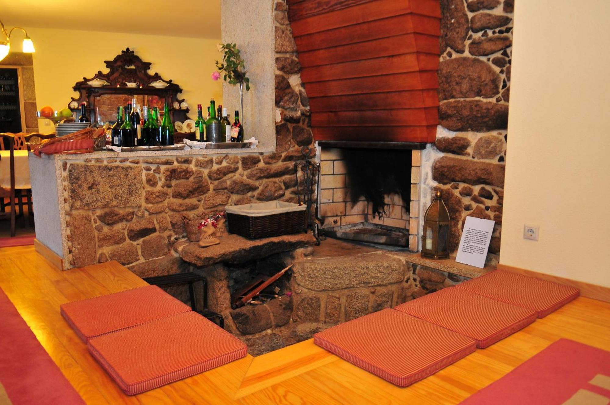 Outros Tempos Turismo De Aldeia Hotel Aricera Luaran gambar